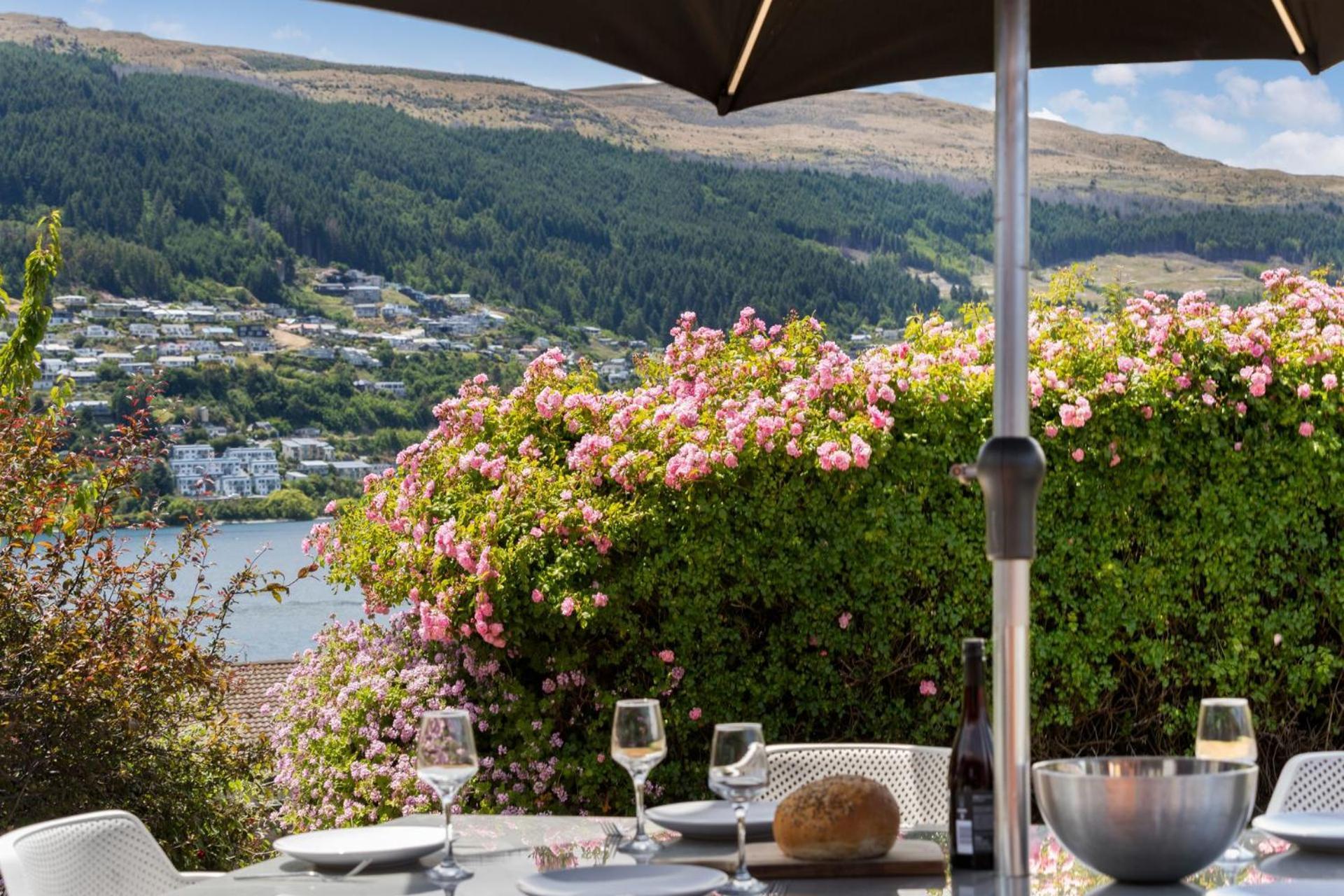 Tranquil Heights Villa Queenstown Bagian luar foto